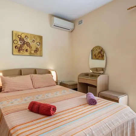 Carsons Court - Seafront - Fl 1 Apartment *